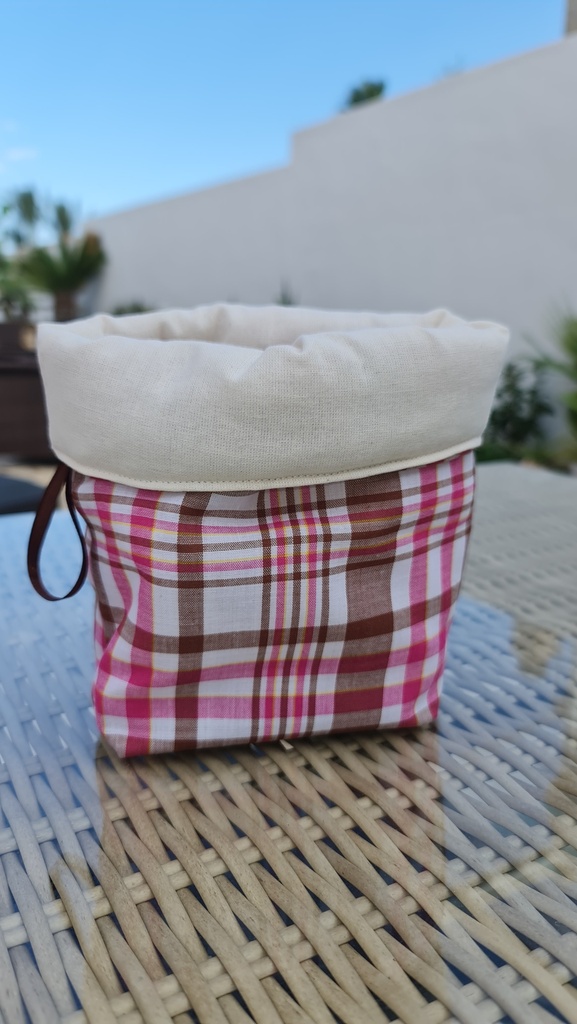 Padded basket "chalet"